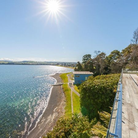 Spectacular Lakefront Home Lac Lac Taupo Extérieur photo