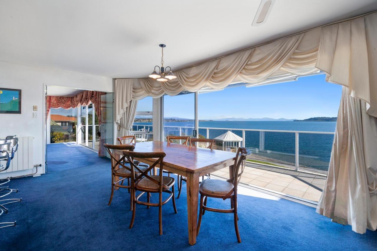 Spectacular Lakefront Home Lac Lac Taupo Extérieur photo