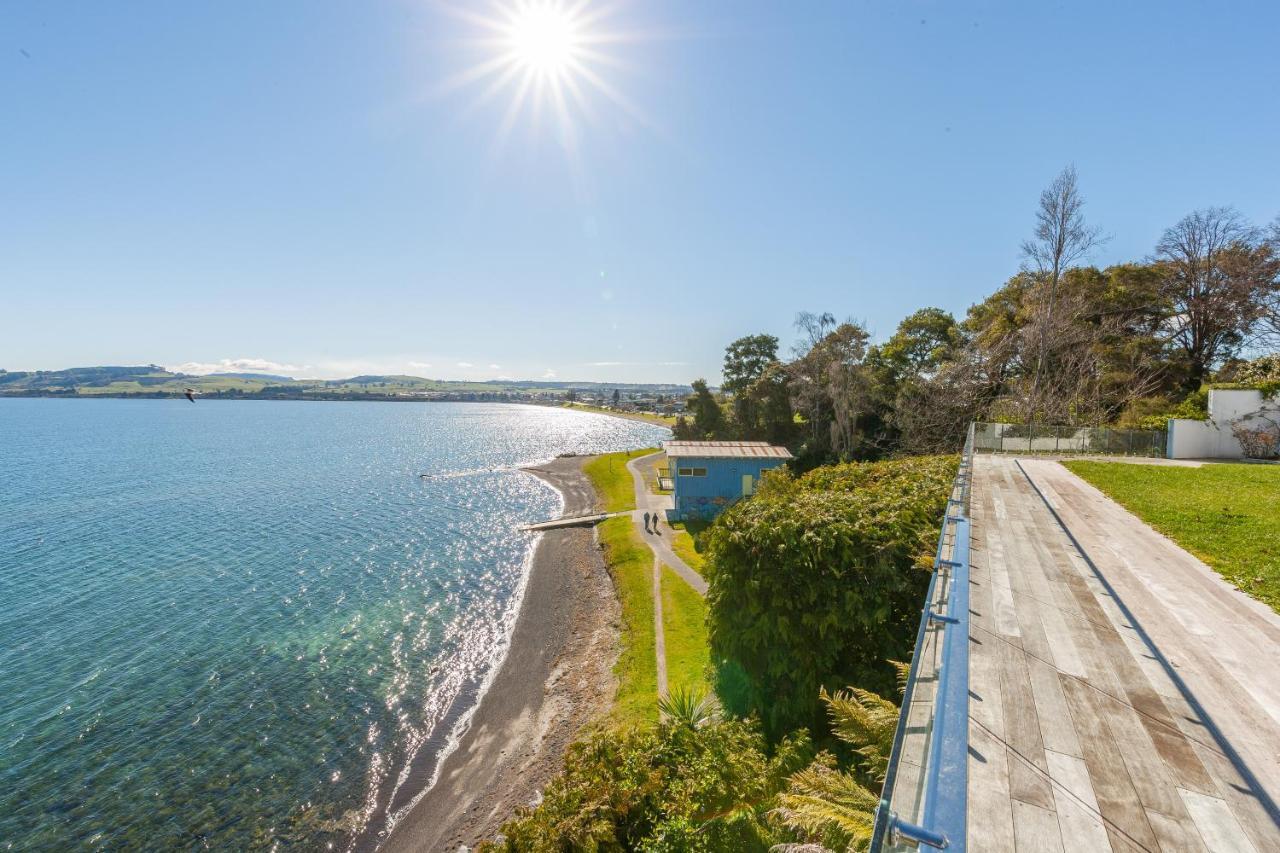 Spectacular Lakefront Home Lac Lac Taupo Extérieur photo