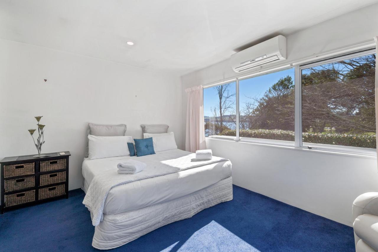 Spectacular Lakefront Home Lac Lac Taupo Extérieur photo