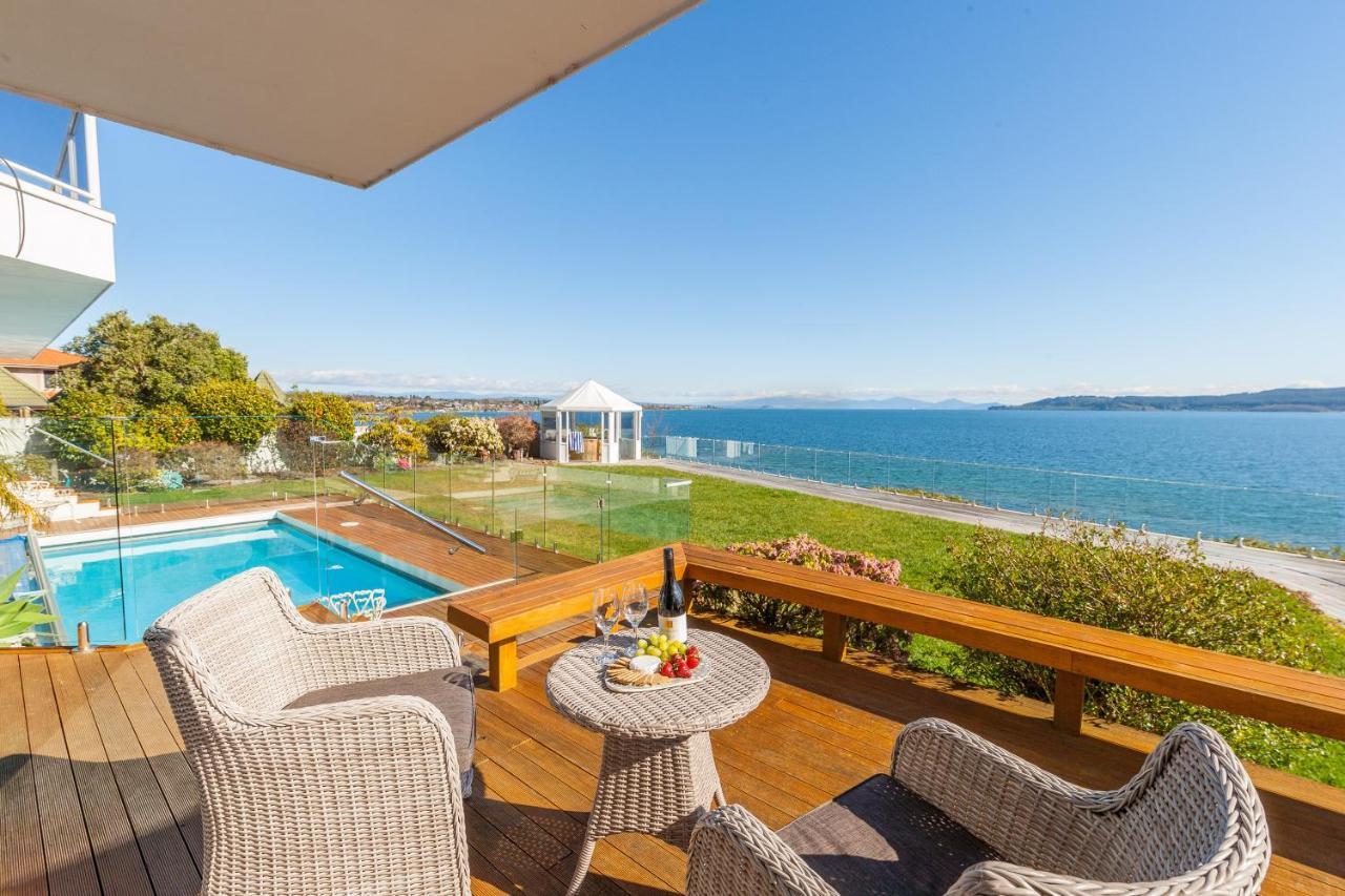 Spectacular Lakefront Home Lac Lac Taupo Extérieur photo