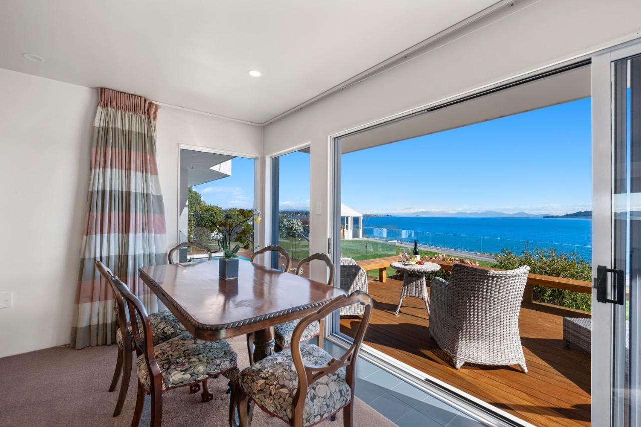 Spectacular Lakefront Home Lac Lac Taupo Extérieur photo