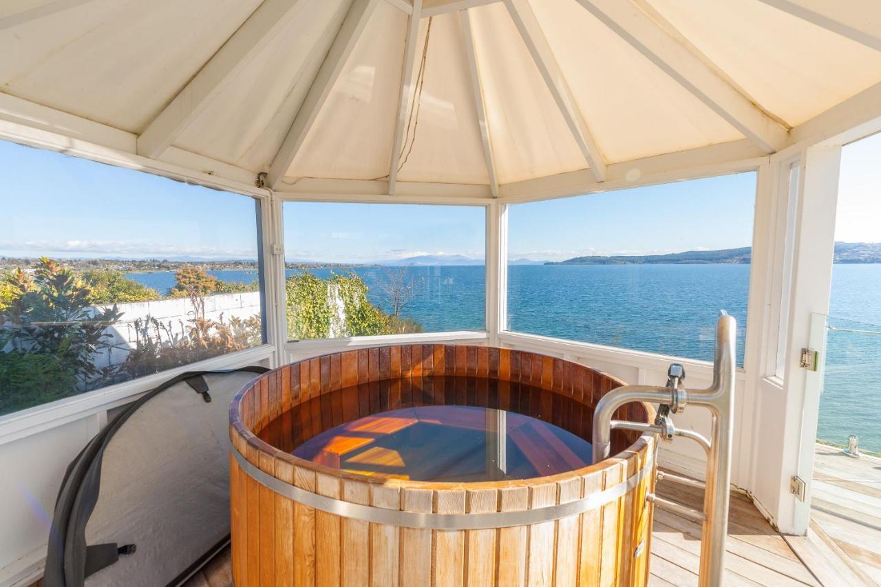 Spectacular Lakefront Home Lac Lac Taupo Extérieur photo