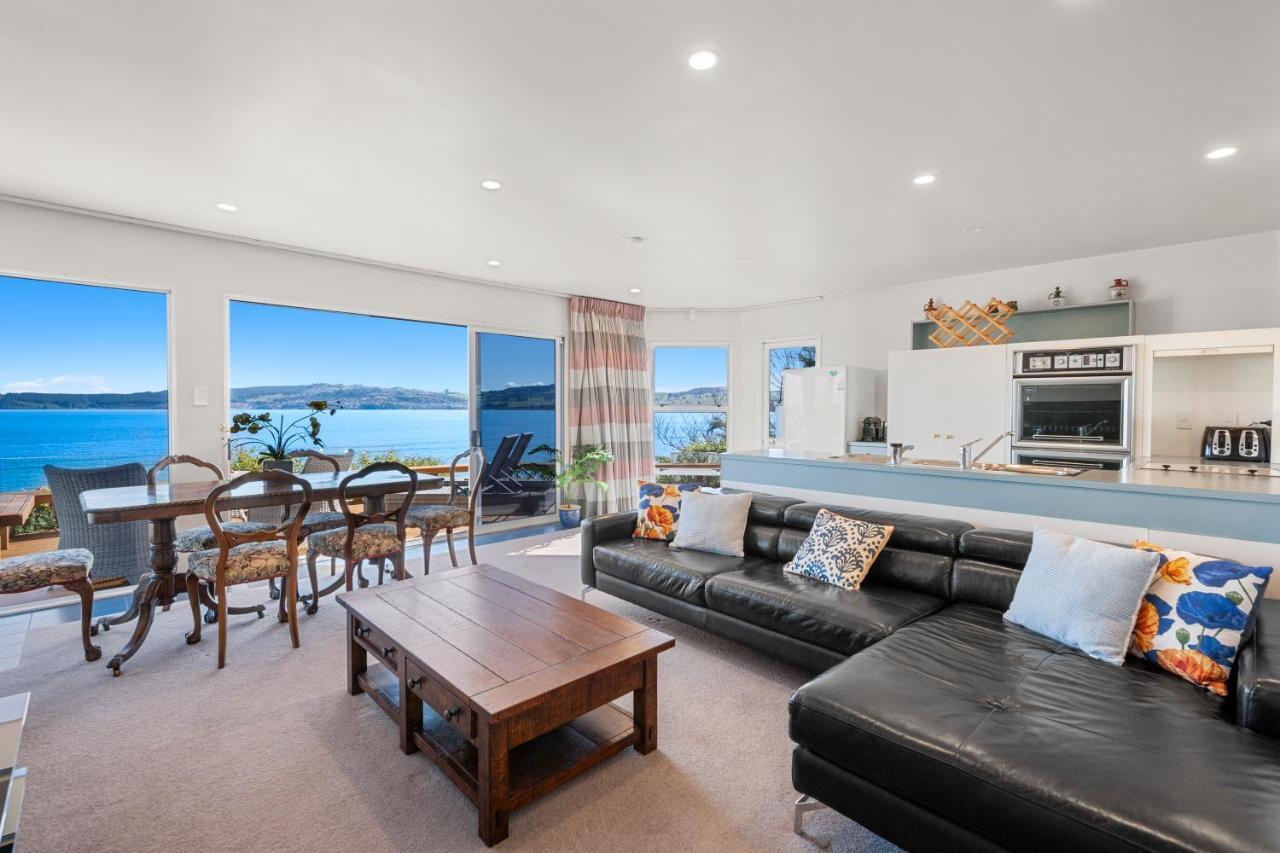 Spectacular Lakefront Home Lac Lac Taupo Extérieur photo