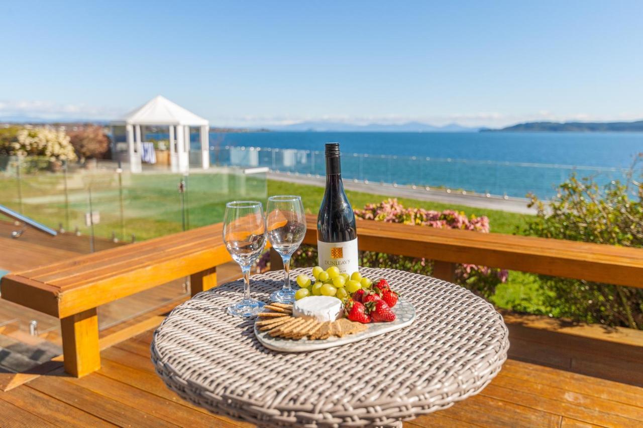 Spectacular Lakefront Home Lac Lac Taupo Extérieur photo
